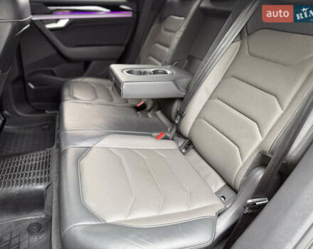 Серый Фольксваген Туарег, объемом двигателя 2.97 л и пробегом 160 тыс. км за 53700 $, фото 33 на Automoto.ua