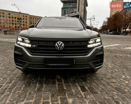Серый Фольксваген Туарег, объемом двигателя 3 л и пробегом 90 тыс. км за 53500 $, фото 1 на Automoto.ua