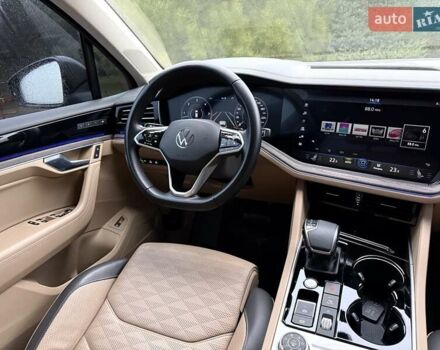 Серый Фольксваген Туарег, объемом двигателя 2.97 л и пробегом 79 тыс. км за 57900 $, фото 44 на Automoto.ua