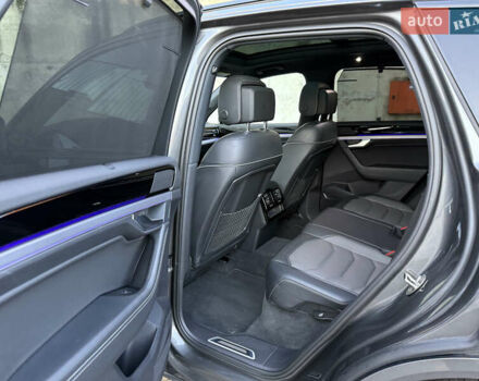 Серый Фольксваген Туарег, объемом двигателя 3 л и пробегом 175 тыс. км за 53999 $, фото 64 на Automoto.ua