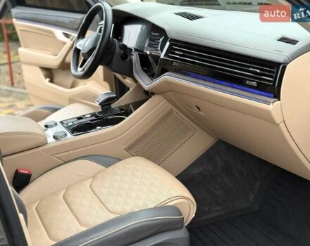 Серый Фольксваген Туарег, объемом двигателя 2.97 л и пробегом 97 тыс. км за 58700 $, фото 32 на Automoto.ua