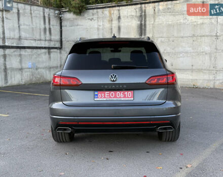 Серый Фольксваген Туарег, объемом двигателя 3 л и пробегом 175 тыс. км за 53999 $, фото 13 на Automoto.ua