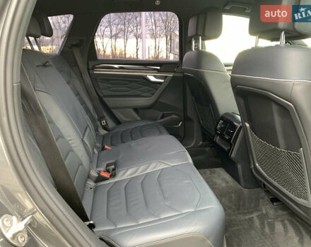 Сірий Фольксваген Туарег, об'ємом двигуна 2.97 л та пробігом 110 тис. км за 56000 $, фото 10 на Automoto.ua