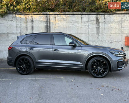 Серый Фольксваген Туарег, объемом двигателя 3 л и пробегом 175 тыс. км за 53999 $, фото 26 на Automoto.ua