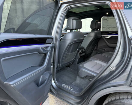 Сірий Фольксваген Туарег, об'ємом двигуна 3 л та пробігом 175 тис. км за 53999 $, фото 71 на Automoto.ua