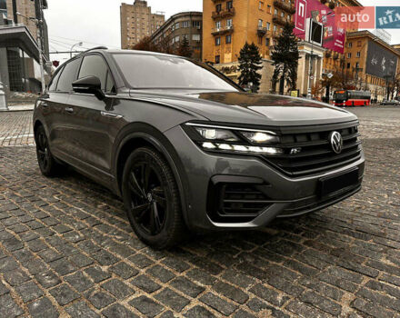 Серый Фольксваген Туарег, объемом двигателя 3 л и пробегом 90 тыс. км за 53500 $, фото 2 на Automoto.ua