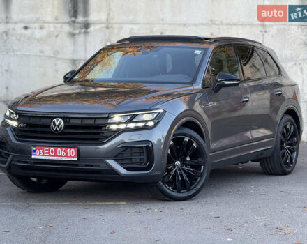 Серый Фольксваген Туарег, объемом двигателя 3 л и пробегом 175 тыс. км за 53999 $, фото 3 на Automoto.ua