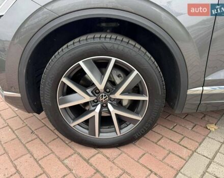 Серый Фольксваген Туарег, объемом двигателя 2.97 л и пробегом 86 тыс. км за 58000 $, фото 10 на Automoto.ua