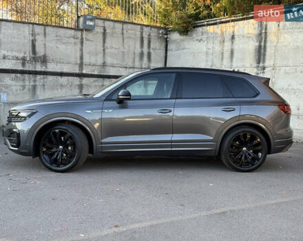 Серый Фольксваген Туарег, объемом двигателя 3 л и пробегом 175 тыс. км за 53999 $, фото 21 на Automoto.ua