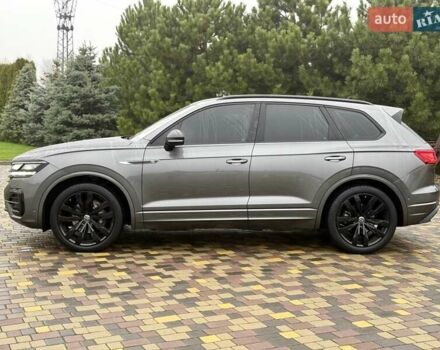 Серый Фольксваген Туарег, объемом двигателя 2.97 л и пробегом 79 тыс. км за 57900 $, фото 4 на Automoto.ua