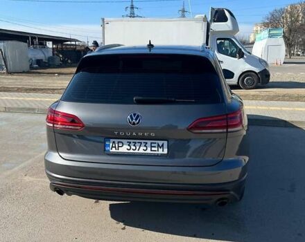 Сірий Фольксваген Туарег, об'ємом двигуна 3 л та пробігом 17 тис. км за 70164 $, фото 3 на Automoto.ua