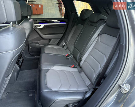 Серый Фольксваген Туарег, объемом двигателя 3 л и пробегом 175 тыс. км за 53999 $, фото 68 на Automoto.ua