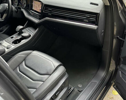 Серый Фольксваген Туарег, объемом двигателя 3 л и пробегом 129 тыс. км за 45500 $, фото 18 на Automoto.ua