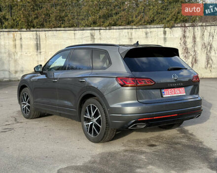 Сірий Фольксваген Туарег, об'ємом двигуна 3 л та пробігом 175 тис. км за 53999 $, фото 16 на Automoto.ua
