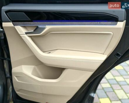 Серый Фольксваген Туарег, объемом двигателя 2.97 л и пробегом 79 тыс. км за 57900 $, фото 29 на Automoto.ua