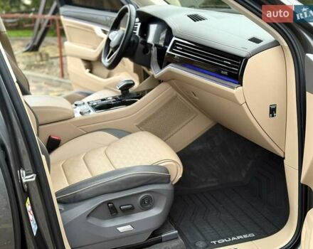 Серый Фольксваген Туарег, объемом двигателя 2.97 л и пробегом 79 тыс. км за 57900 $, фото 25 на Automoto.ua