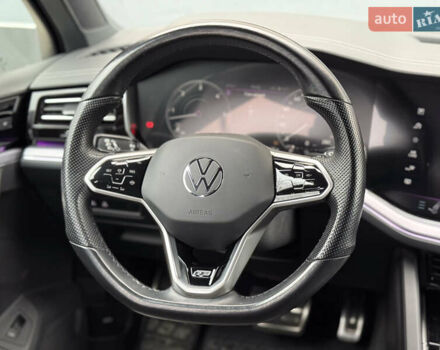 Серый Фольксваген Туарег, объемом двигателя 2.97 л и пробегом 160 тыс. км за 53700 $, фото 39 на Automoto.ua