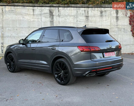 Серый Фольксваген Туарег, объемом двигателя 3 л и пробегом 175 тыс. км за 53999 $, фото 10 на Automoto.ua