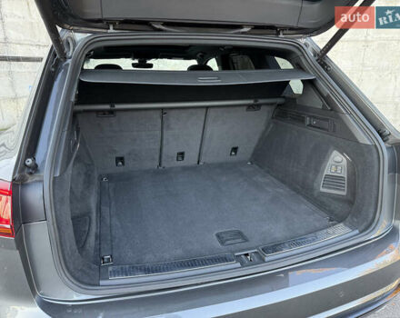 Серый Фольксваген Туарег, объемом двигателя 3 л и пробегом 175 тыс. км за 53999 $, фото 60 на Automoto.ua