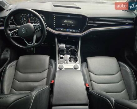 Серый Фольксваген Туарег, объемом двигателя 4 л и пробегом 196 тыс. км за 75900 $, фото 20 на Automoto.ua