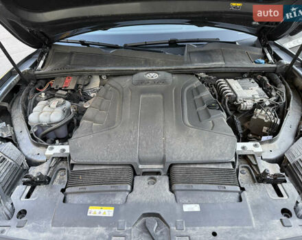 Сірий Фольксваген Туарег, об'ємом двигуна 3 л та пробігом 175 тис. км за 53999 $, фото 89 на Automoto.ua