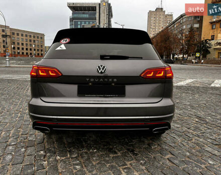 Серый Фольксваген Туарег, объемом двигателя 3 л и пробегом 90 тыс. км за 53500 $, фото 7 на Automoto.ua