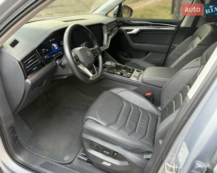 Серый Фольксваген Туарег, объемом двигателя 3 л и пробегом 56 тыс. км за 46900 $, фото 13 на Automoto.ua