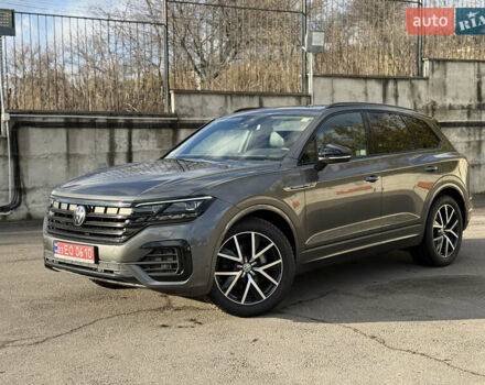 Сірий Фольксваген Туарег, об'ємом двигуна 3 л та пробігом 175 тис. км за 53999 $, фото 7 на Automoto.ua