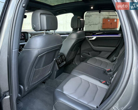 Сірий Фольксваген Туарег, об'ємом двигуна 3 л та пробігом 175 тис. км за 53999 $, фото 74 на Automoto.ua