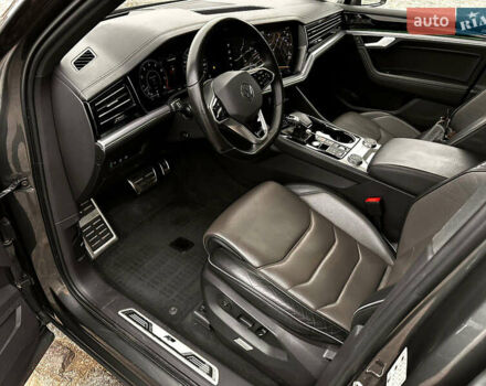 Серый Фольксваген Туарег, объемом двигателя 3 л и пробегом 90 тыс. км за 53500 $, фото 10 на Automoto.ua