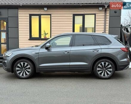 Серый Фольксваген Туарег, объемом двигателя 3 л и пробегом 41 тыс. км за 46900 $, фото 24 на Automoto.ua