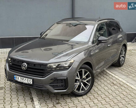 Серый Фольксваген Туарег, объемом двигателя 2.97 л и пробегом 160 тыс. км за 53700 $, фото 1 на Automoto.ua