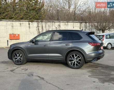 Сірий Фольксваген Туарег, об'ємом двигуна 3 л та пробігом 175 тис. км за 53999 $, фото 15 на Automoto.ua