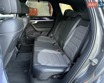 Серый Фольксваген Туарег, объемом двигателя 3 л и пробегом 175 тыс. км за 53999 $, фото 67 на Automoto.ua