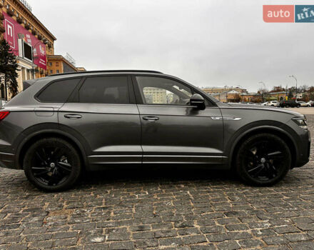 Серый Фольксваген Туарег, объемом двигателя 3 л и пробегом 90 тыс. км за 53500 $, фото 5 на Automoto.ua