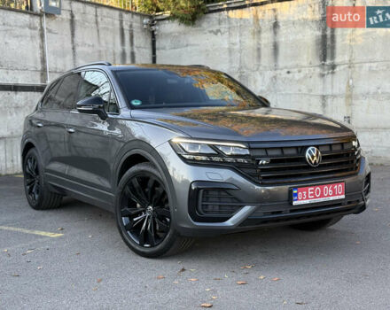 Серый Фольксваген Туарег, объемом двигателя 3 л и пробегом 175 тыс. км за 53999 $, фото 27 на Automoto.ua