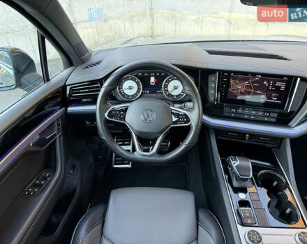 Серый Фольксваген Туарег, объемом двигателя 3 л и пробегом 175 тыс. км за 53999 $, фото 56 на Automoto.ua