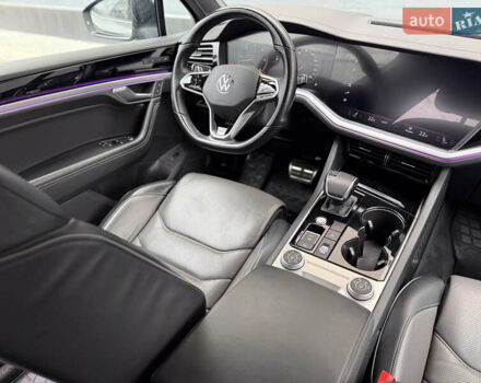 Серый Фольксваген Туарег, объемом двигателя 2.97 л и пробегом 160 тыс. км за 53700 $, фото 28 на Automoto.ua