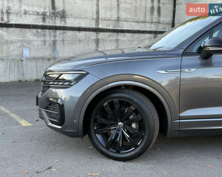 Серый Фольксваген Туарег, объемом двигателя 3 л и пробегом 175 тыс. км за 53999 $, фото 20 на Automoto.ua