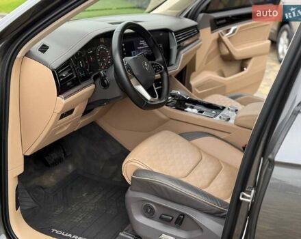 Серый Фольксваген Туарег, объемом двигателя 2.97 л и пробегом 97 тыс. км за 58700 $, фото 18 на Automoto.ua