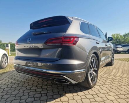 Серый Фольксваген Туарег, объемом двигателя 3 л и пробегом 19 тыс. км за 31000 $, фото 4 на Automoto.ua