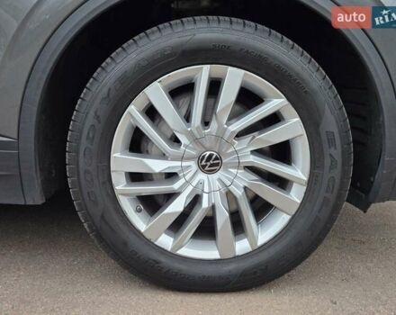 Серый Фольксваген Туарег, объемом двигателя 3 л и пробегом 120 тыс. км за 50300 $, фото 19 на Automoto.ua