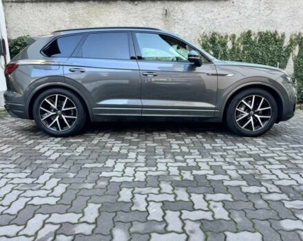 Сірий Фольксваген Туарег, об'ємом двигуна 3 л та пробігом 15 тис. км за 30000 $, фото 5 на Automoto.ua