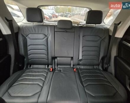 Серый Фольксваген Туарег, объемом двигателя 3 л и пробегом 137 тыс. км за 56900 $, фото 15 на Automoto.ua