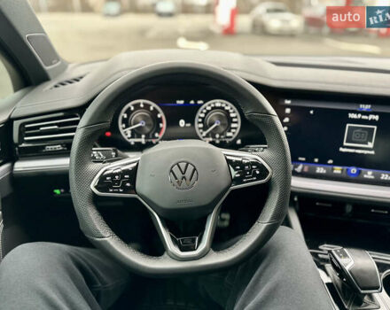 Серый Фольксваген Туарег, объемом двигателя 2.99 л и пробегом 135 тыс. км за 57000 $, фото 9 на Automoto.ua