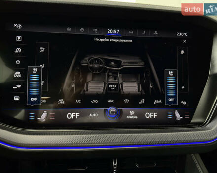 Серый Фольксваген Туарег, объемом двигателя 3 л и пробегом 141 тыс. км за 58999 $, фото 88 на Automoto.ua