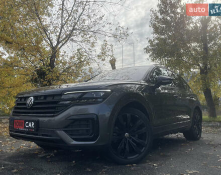 Серый Фольксваген Туарег, объемом двигателя 3 л и пробегом 97 тыс. км за 59400 $, фото 3 на Automoto.ua