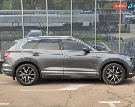 Серый Фольксваген Туарег, объемом двигателя 3 л и пробегом 137 тыс. км за 56900 $, фото 6 на Automoto.ua