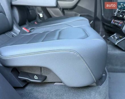 Серый Фольксваген Туарег, объемом двигателя 2.97 л и пробегом 156 тыс. км за 55300 $, фото 62 на Automoto.ua