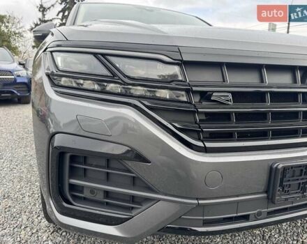 Серый Фольксваген Туарег, объемом двигателя 2.97 л и пробегом 158 тыс. км за 57900 $, фото 88 на Automoto.ua